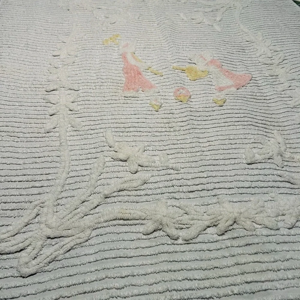 Vtg 50's Chenille Twin Bedspread White Cottage Bed Cover Gardening Floral